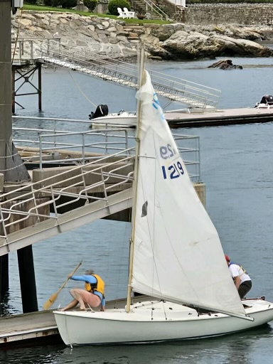 A sailboat on the water

Description automatically generated